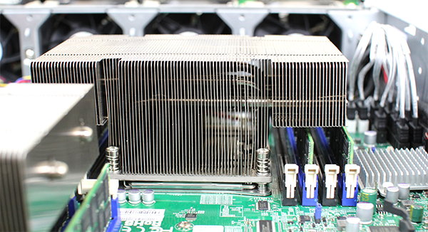 Supermicro Hyper-Speed 6027AX-TRF Internal Heatsink Close