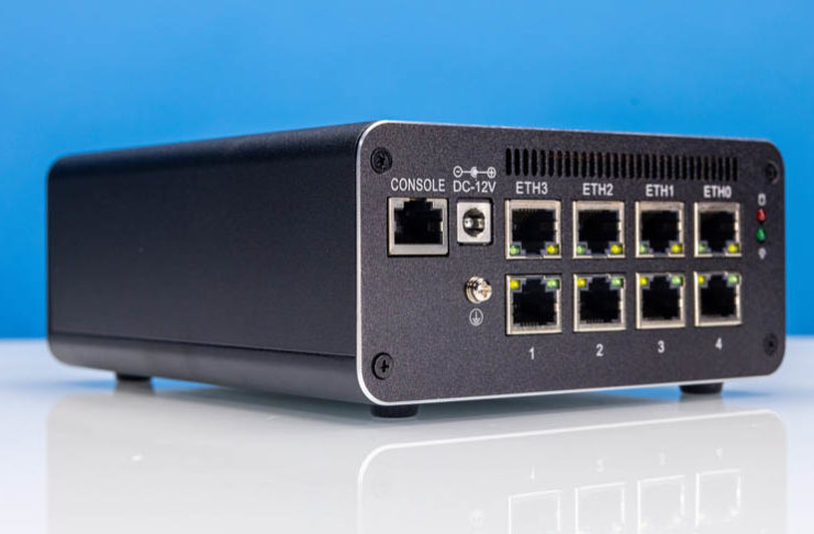 YuanLey YS25-0402 Fanless 4-port 2.5GbE 2-port 10GbE Switch Review