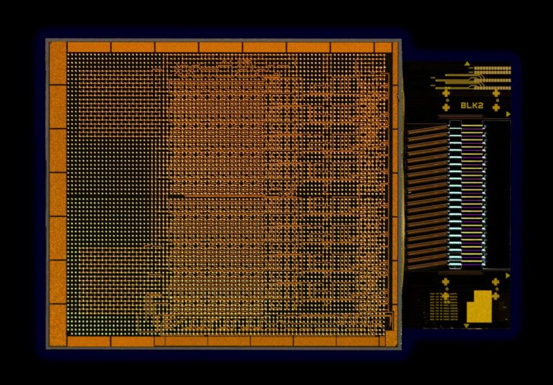 Intel OCI Chiplet 4Tbps Photo June 2024