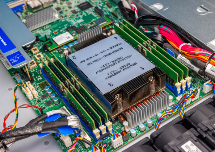 Supermicro AS 1115SV WTNRT AMD EPYC 8004 Siena CPU And Memory