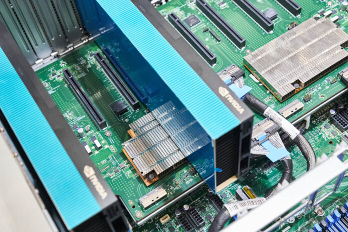 Server AI GPU Intel Xeon 6 PCIe Tyan Thunder HX FT83B-B7149