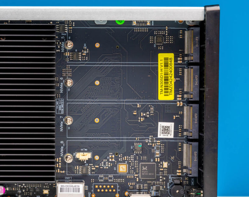 TerraMaster F8 SSD Plus Intel Core I3 N305 Side M.2