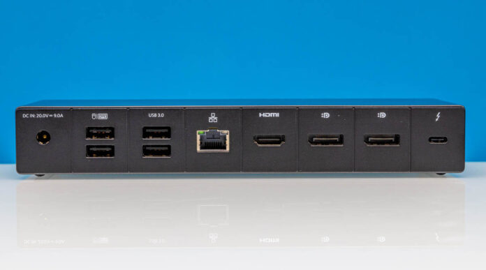 Anker 778 Rear Many Ports