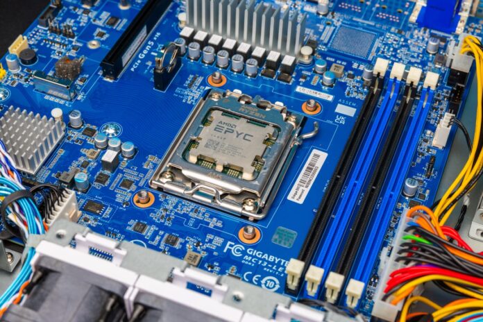 Gigabyte R113 C10 With AMD EPYC 4464P Large